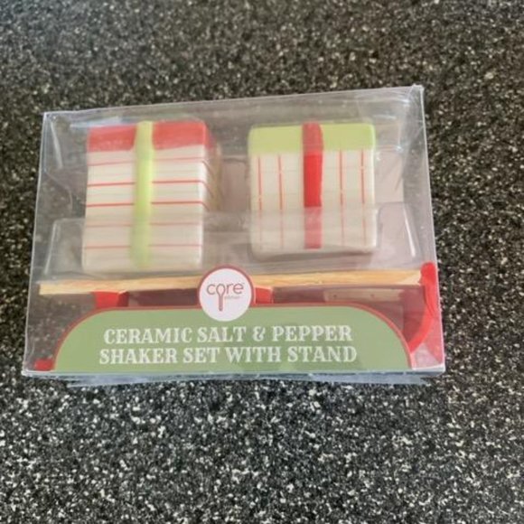 Core Kitchen Ceramic Present salt and pepper shakers on a sled - Picture 5 of 7